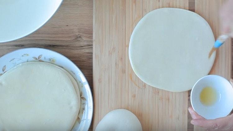 Smörj arbetsstycket med vegetabilisk olja.