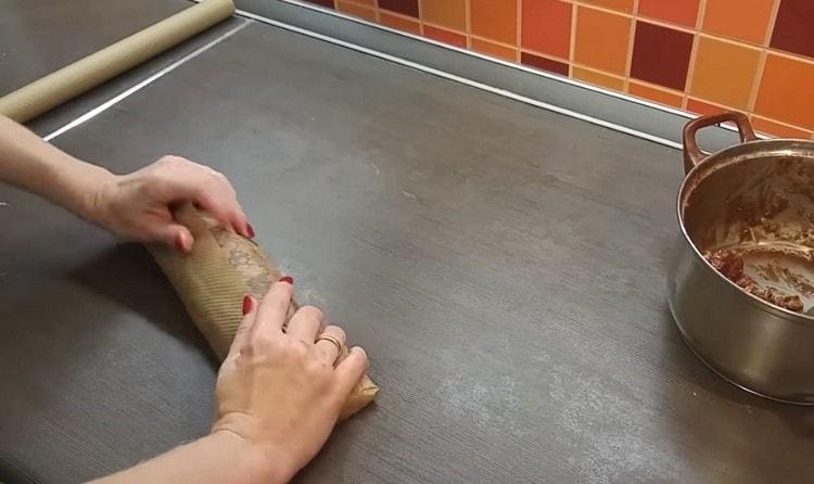 Vytvoříme klobásu a pošleme ji do chladničky.