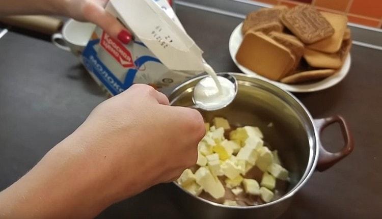 Přidejte také mléko.