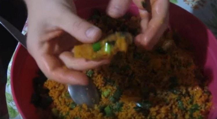 Aus dem erhaltenen Linsenhackfleisch machen wir Schnitzel.