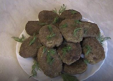 Cuire de délicieuses galettes de lentilles selon une recette détaillée avec photo.
