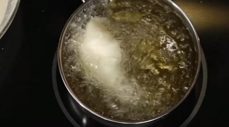 Creveți prăjiți adânc.