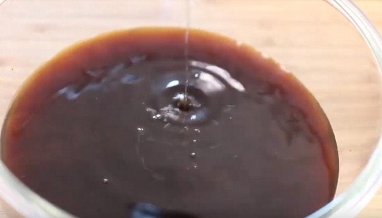 mélanger la marinade au vin blanc.