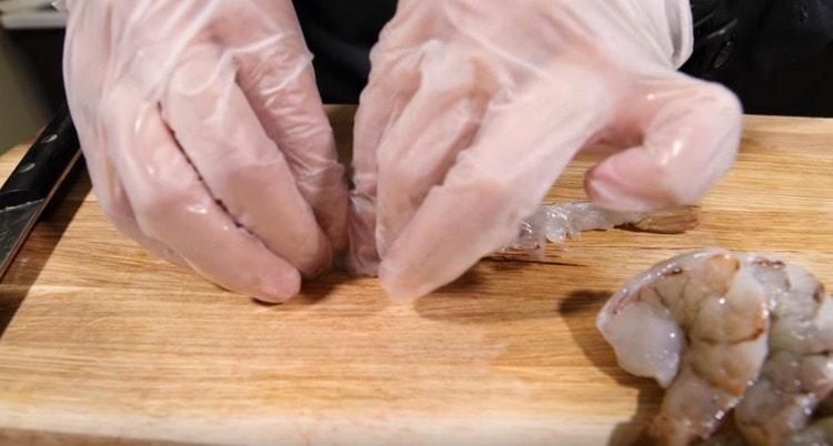 أيدي سحب الروبيان.