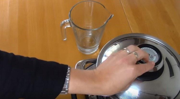 Gătiți supa sub capac timp de o jumătate de oră.