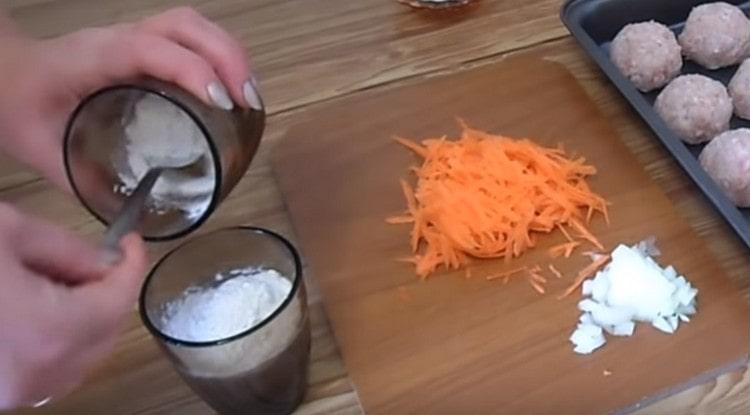 Crescem făina în apă.