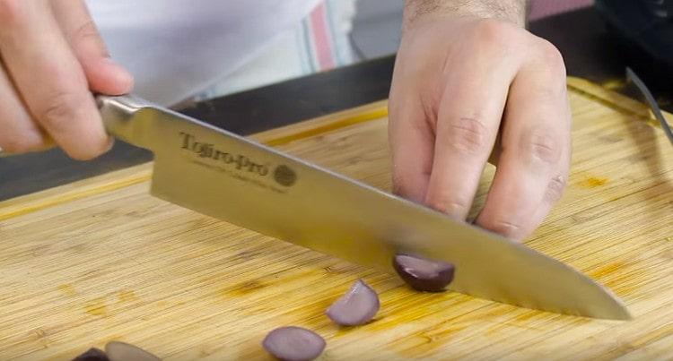 Pinong tumaga ang olibo.