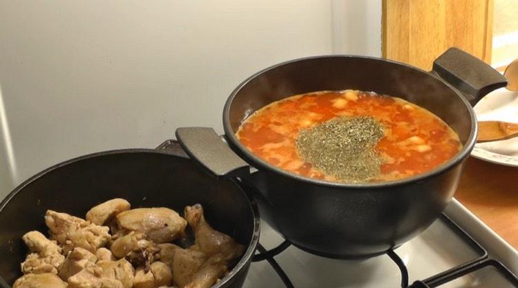 Oregano hinzufügen.