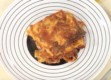 Lasagnes Bolognaises appétissantes à la maison: nous cuisinons selon une recette pas à pas avec photo.