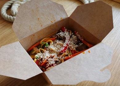 Receta de fideos wok en casa - udon con carne y verduras 🍝