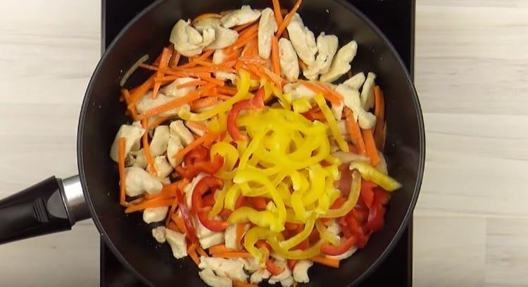 Wir verteilen die Paprika.