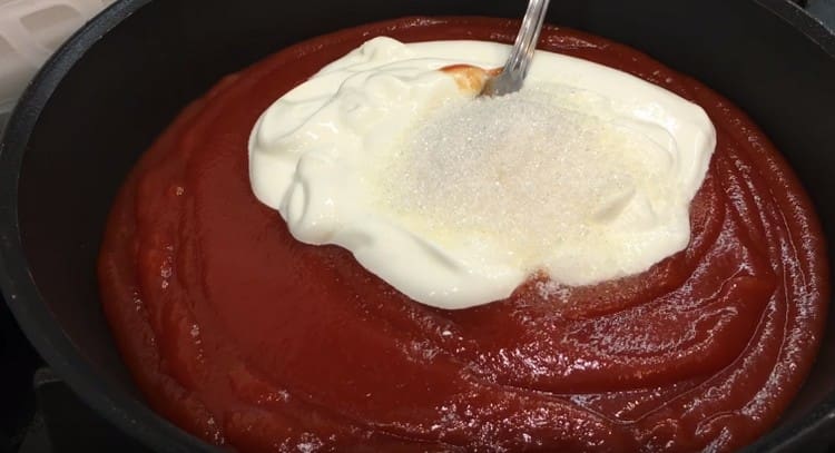 Веднага добавете сол и захар.