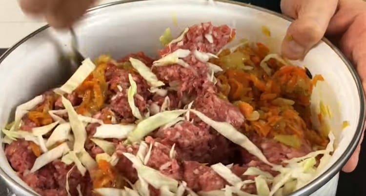 Смесете добре всички съставки.