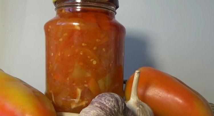 Cerramos el lecho en búlgaro en frascos esterilizados.