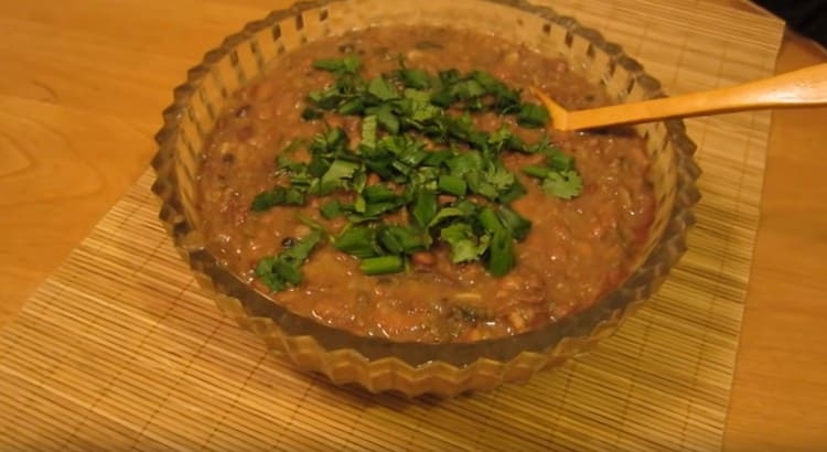 Smagfuld bønne-lobio er klar.