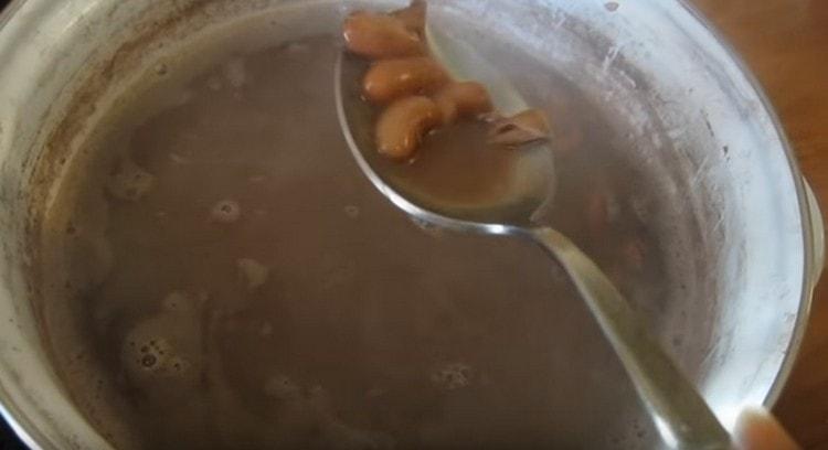 Kontroller bønnernes beredskab.