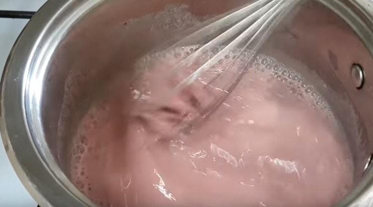 طبخ الكتلة ، ويغلي.