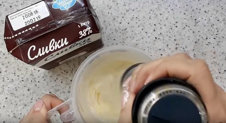 بشكل منفصل ، سوط كريم.