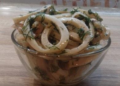 squid delicios marinat: gătește conform unei rețete pas cu pas cu o fotografie.