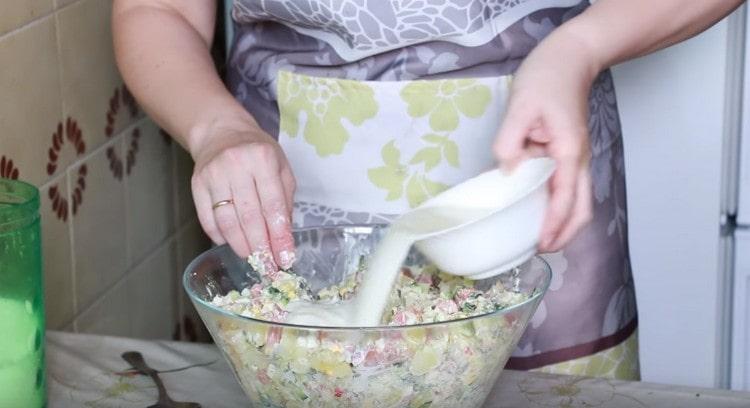 Добавете кефир.