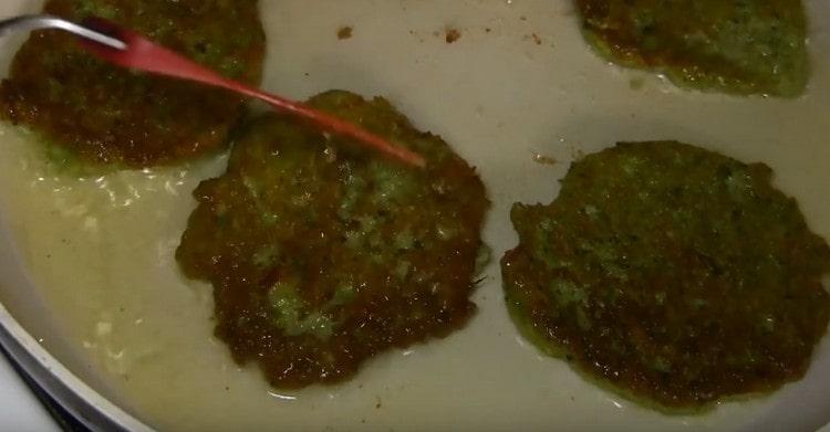 Steg fritters på begge sider.