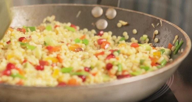 Amestecă toate ingredientele.