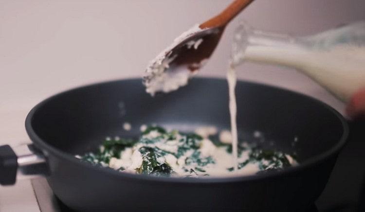 Apoi, adăugați laptele.