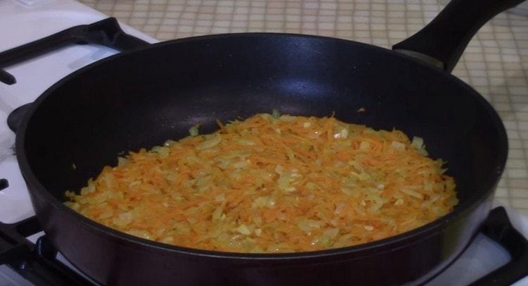 Trecem legumele până se moale și le stingem.