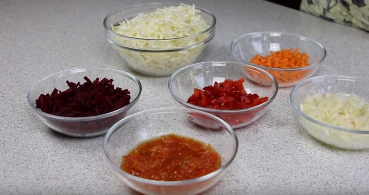 Se macină roșiile sau roșiile.