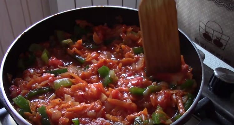 תבשיל ירקות עד שהם רכים.