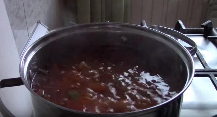 ממליחים את המנה לפי הטעם.