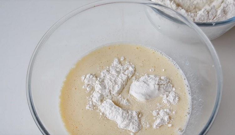 We start adding flour.