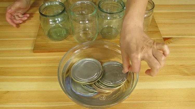 Le banche devono essere sterilizzate, anche i coperchi.