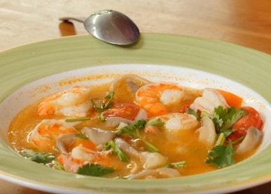 Recette de la soupe Tom Yum aux crevettes avec des photos étape par étape.