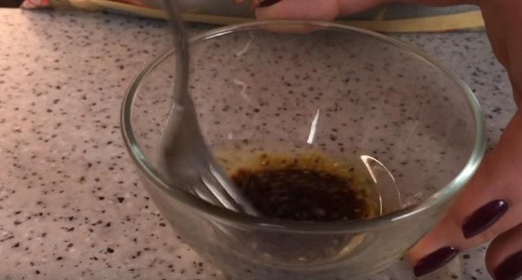 Pregătirea sosului pentru farfurie.