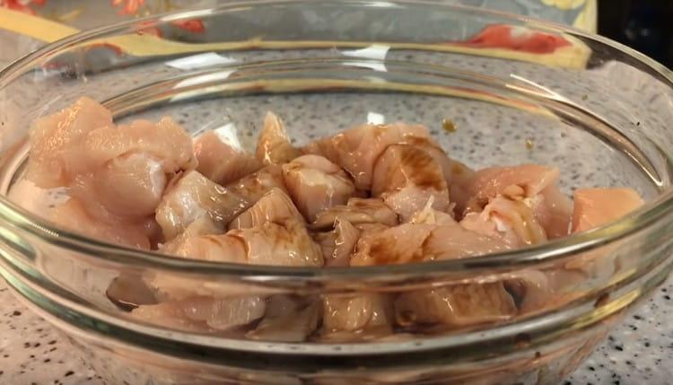 Pui de murături în sos de soia.