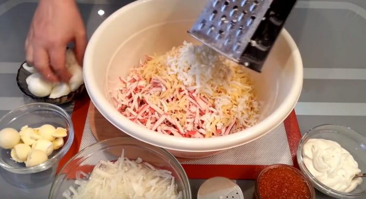 на писта три са и яйчните белтъци.