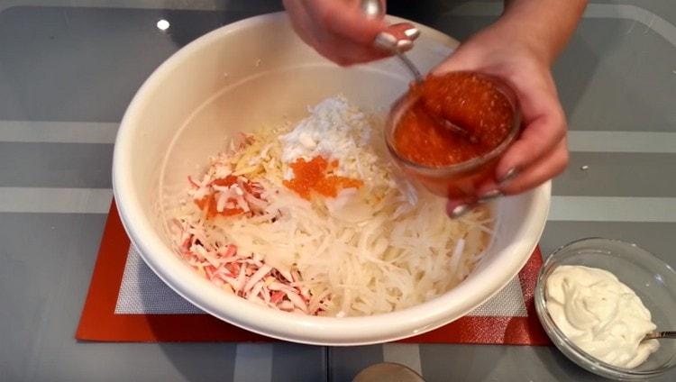 Добавете хайвер.