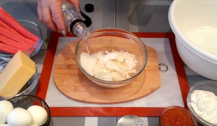 Добавете оцет.