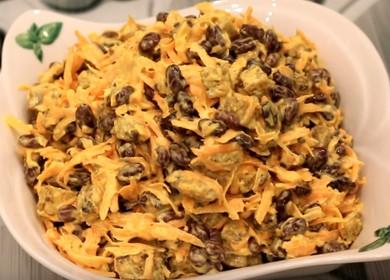 Cuire une délicieuse salade avec du kirieshkami et des haricots verts: une recette intéressante avec des photos étape par étape