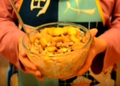 Pregătim o salată delicioasă cu fasole roșie conform unei rețete pas cu pas cu o fotografie.