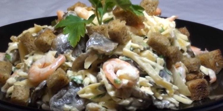 when serving, decorate a salad with shrimp greens and aromatic crackers.