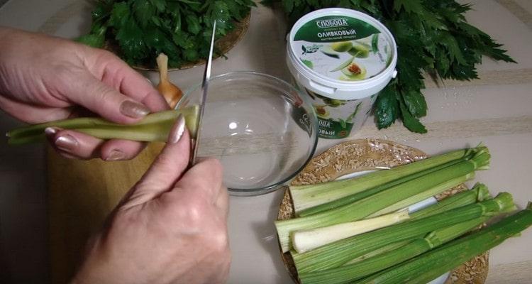 Изчистваме целината от горния прозрачен филм.