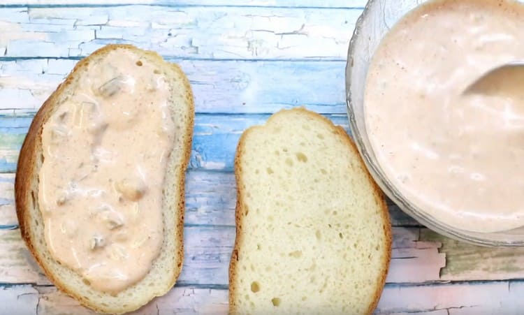 Připravili jsme tedy hamburgerovou omáčku doma.