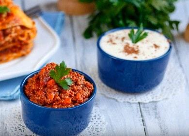 Facem sosul perfect pentru lasagna: o rețetă pentru bechamel și bologneză.