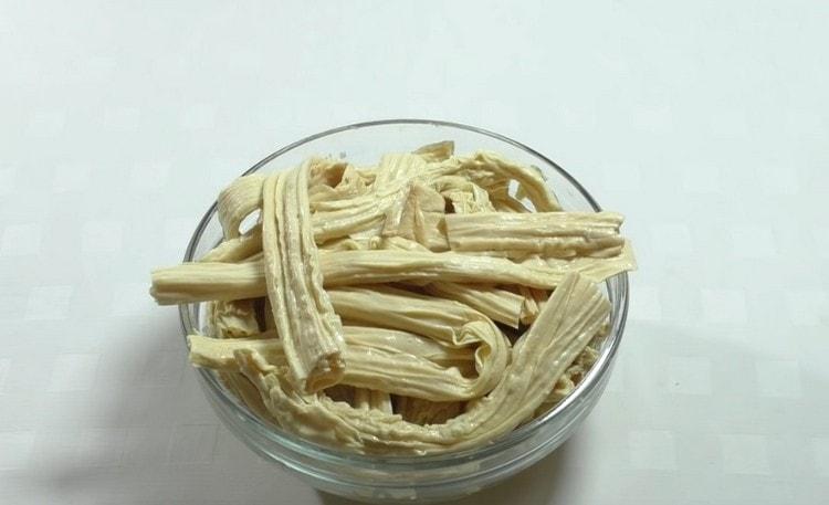 Soja asparges skal først blødgøres.