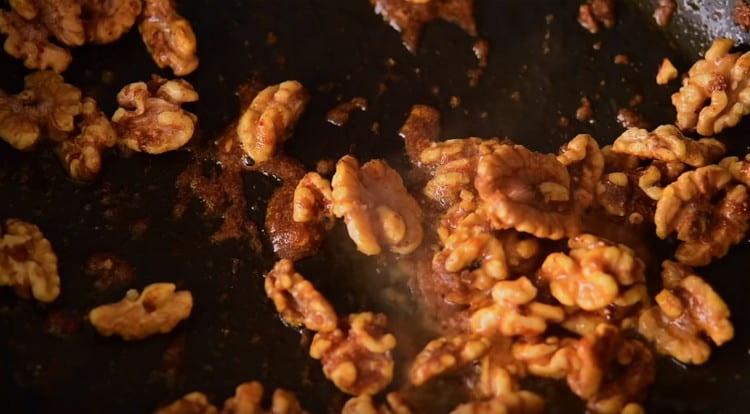 Adăugați și coniac.