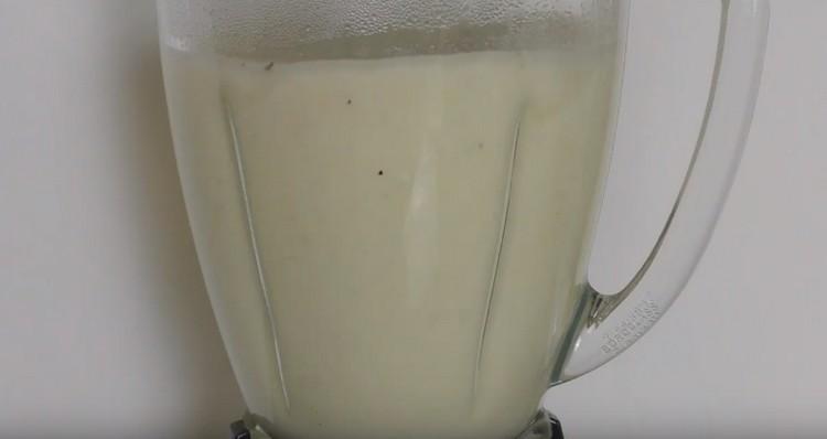 Acest piure de supă devine aproape alb.