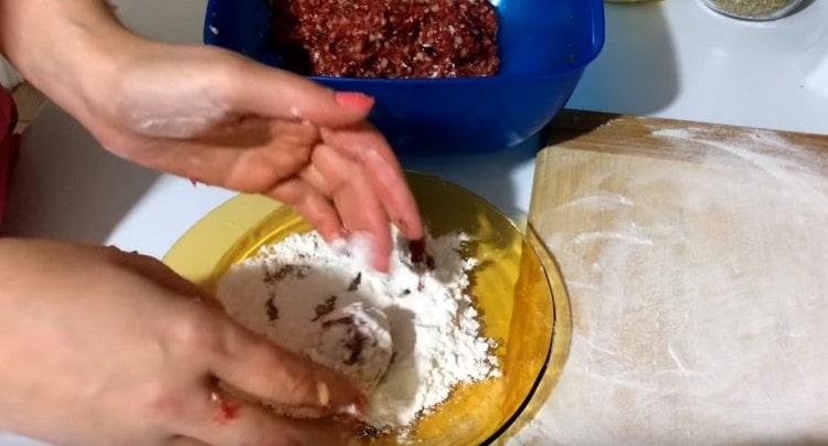 לחם קציצות בקמח.