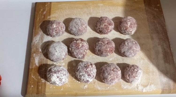 להכין קציצות מכל המלית.